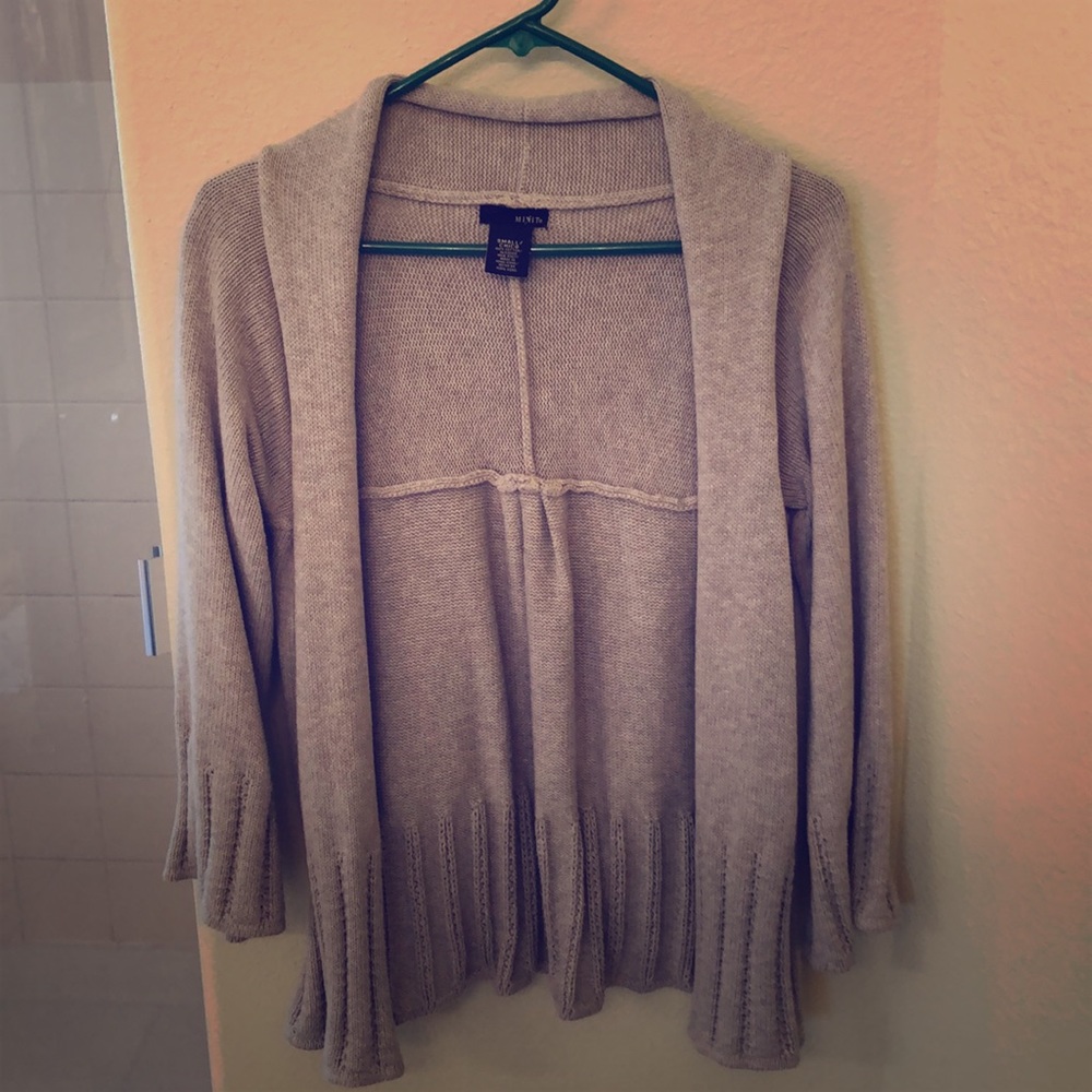 Gorgeous grey bell sleeve cardigan